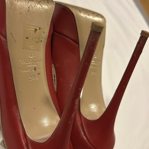Valentino Red/Beige Leather Rockstud Crisscross Peep Toe Platform Pumps - Picture 11 of 16